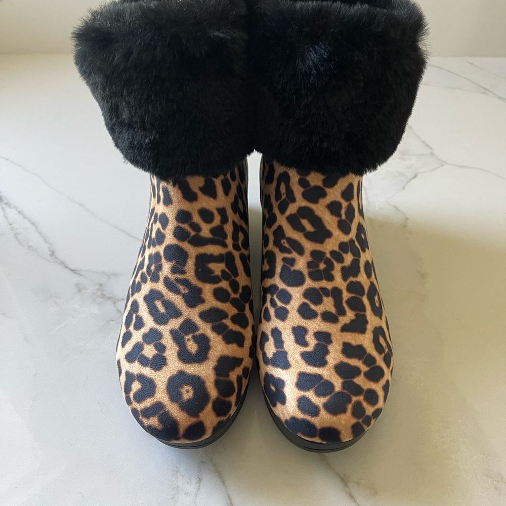 DKNY Faux Fur Cuff Ankle Wedge Bootie, Size 5 - Brand NEW